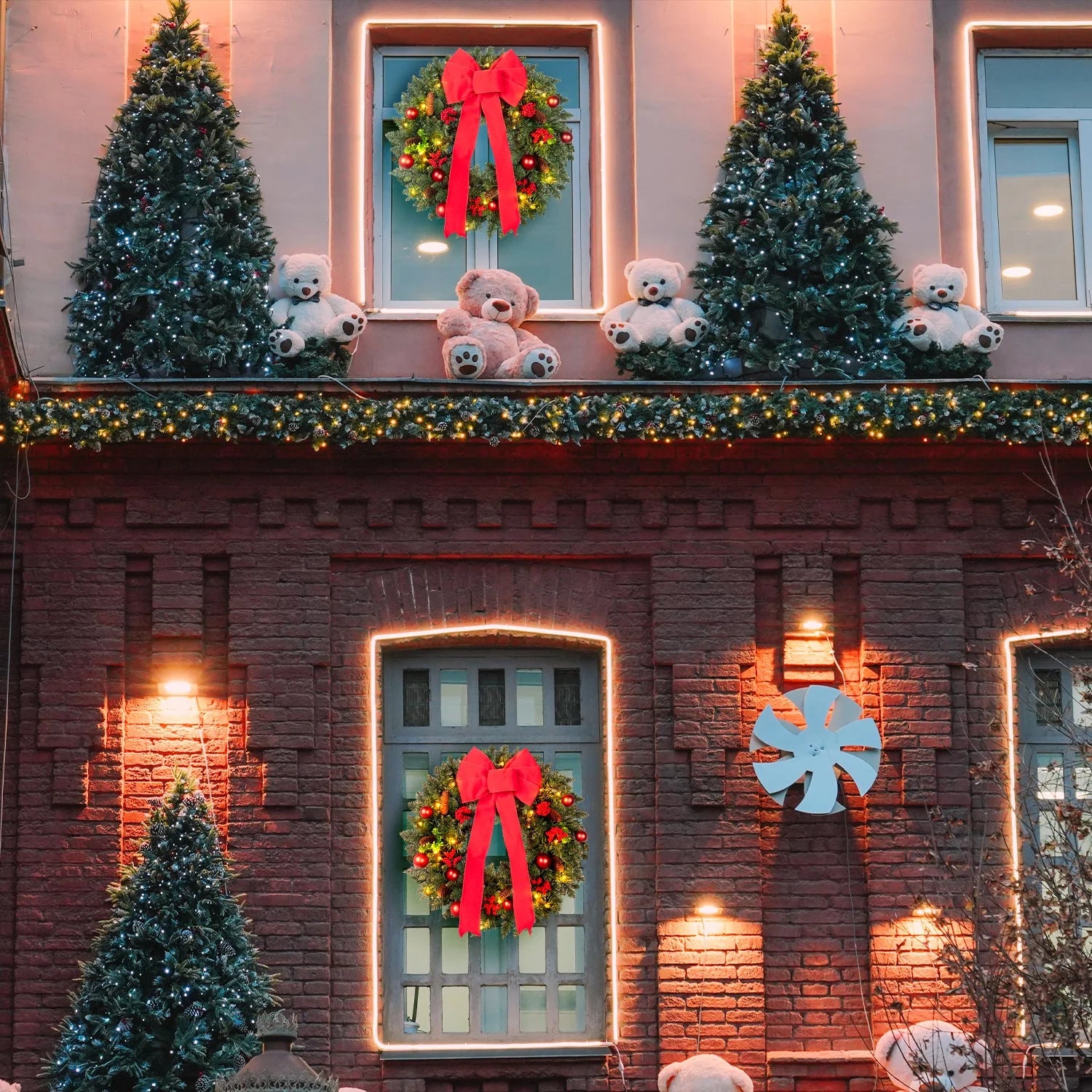 24In Pre-Lit Christmas Wreaths for Front Door, Posrue Indoor Outdoor Christmas Decorations Artificial PVC Wreaths with Lights &Timer, Green